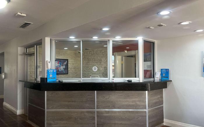 Studio 6  Suites Dallas, TX - Downtown