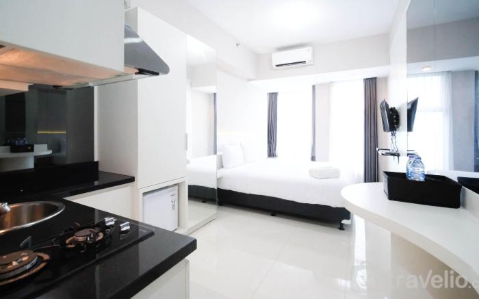 Nice Comfy Studio at Supermall Mansion By Travelio