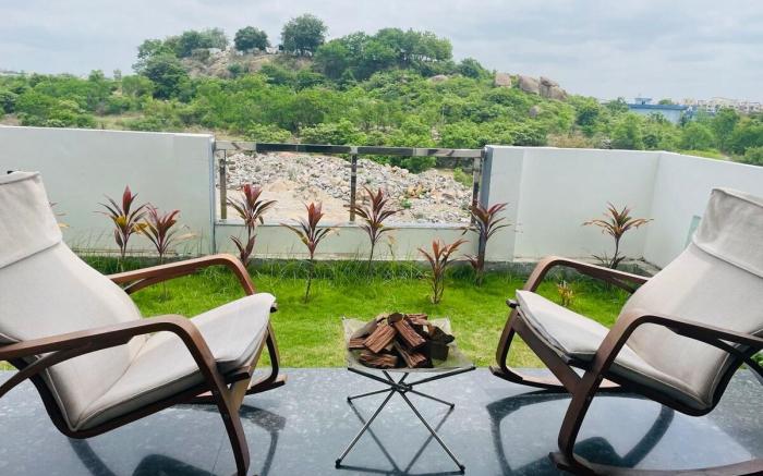 Luxury Duplex - Rooftop Lawn, Hill View, Fire Camp
