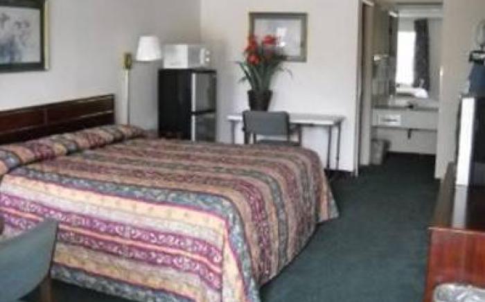 Camilla Inn & Suites