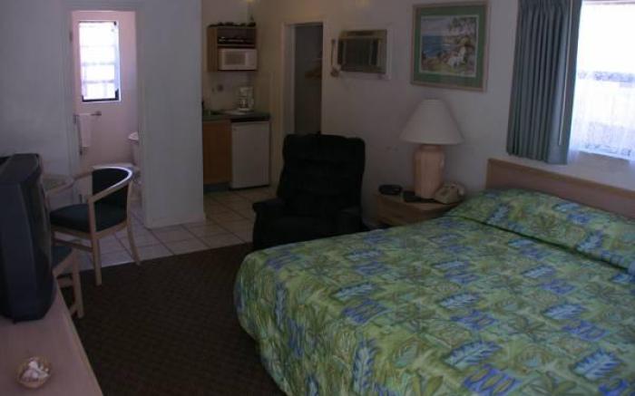 Carlton House Motel and Suites