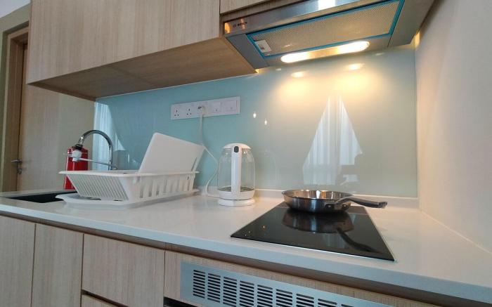 One Room 50mShopping Mall Monorail Breezy