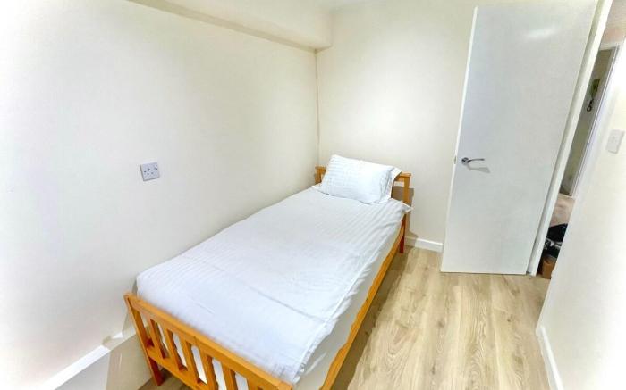 Ground Floor flat Nr. Heathrow with Free Parking
