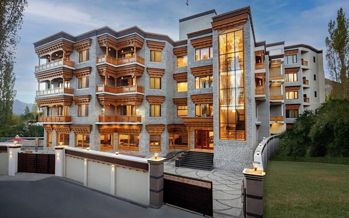 Hotel Gyalpo Residency - A Mountain View Luxury Hotel in Leh