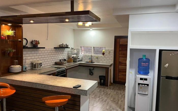 Ethan Transient House in San Juan (8-10 pax)