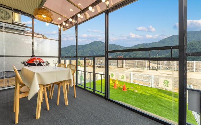 Gapyeong Dangdangi Dog Pension Purple