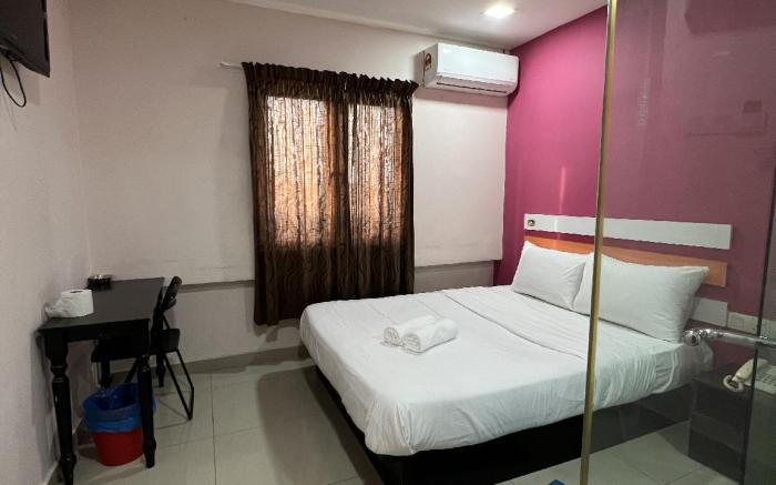 RED ORANGE HOTEL