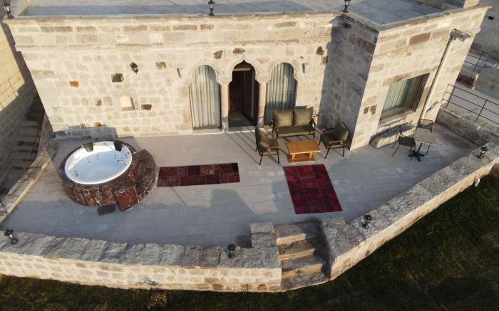 Secret Hill Cave Suites