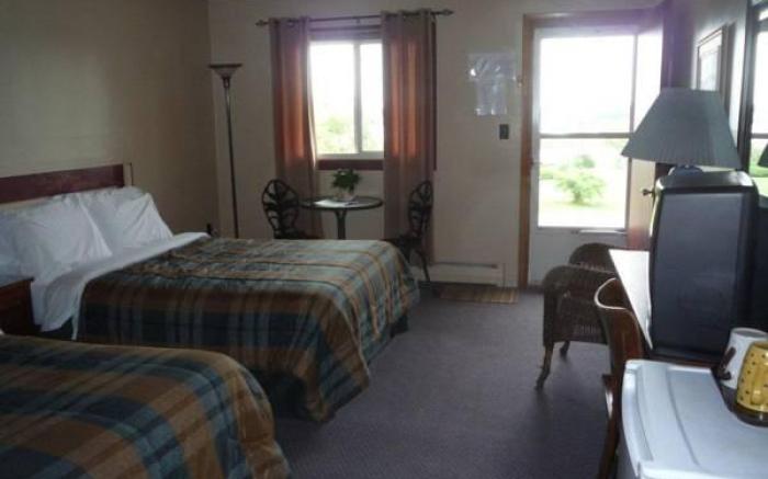 The Pines Motel and Cottages