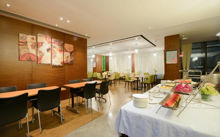 Rezen Heyi Hotel Heshan Square