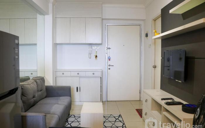 Warm & Minimalist 2BR Green Bay Pluit By Travelio