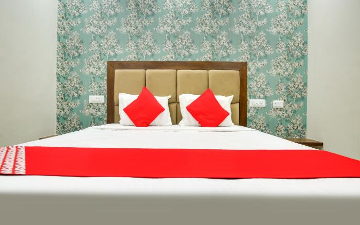 Collection O Hotel RR Eleven