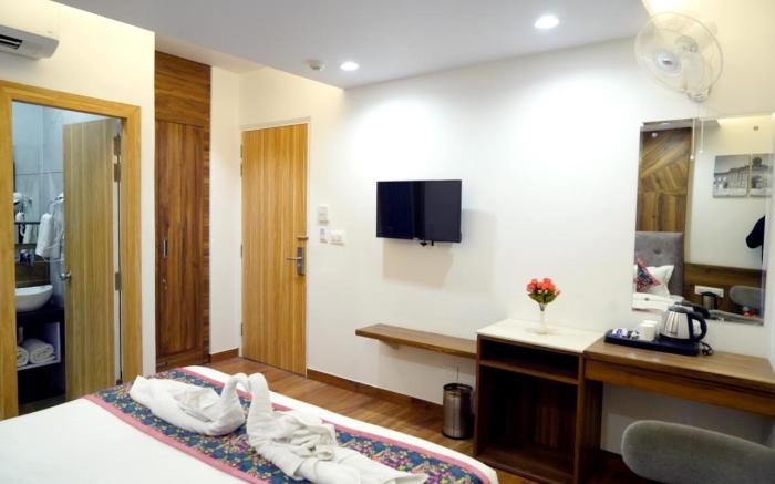 Hotel Luxurio ( In-House Barista Cafe, Near Golden Temple )