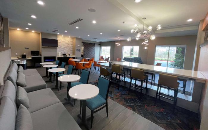 La Quinta Inn & Suites by Wyndham Sulphur (Lake Charles)