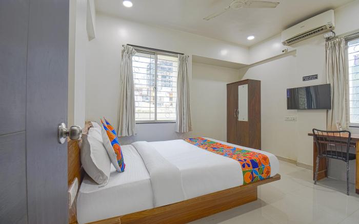 FabHotel Skylight Studio Rooms - Nr. MCF CAMP