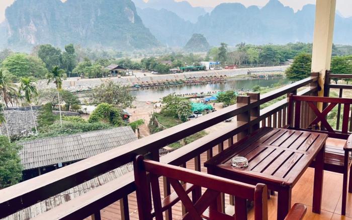 Hana Riverside Hotel