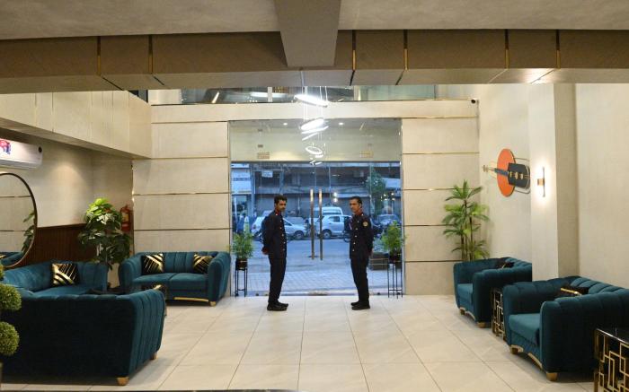 Hotel Pearl Inn