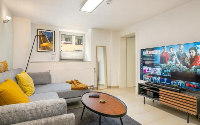 Living at Weinberg|Mario Kart|Central|Netflix