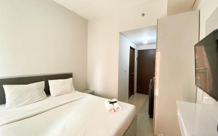 Nice and Cozy Studio Transpark Juanda By Travelio