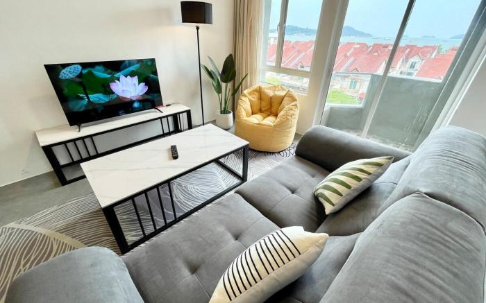 Seaview Cube lll w/Sky Pool