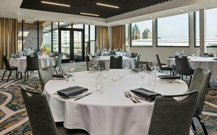 The Trade, Autograph Collection