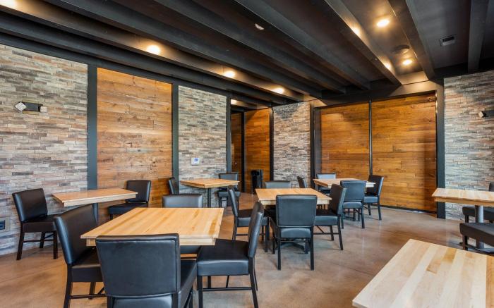 Cobblestone Hotel & Suites - De Pere