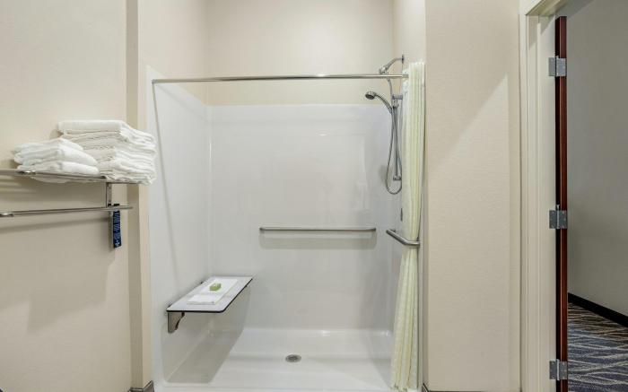 Cobblestone Hotel & Suites - De Pere