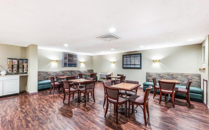 Red Carpet Inn and Suites Hazleton PA