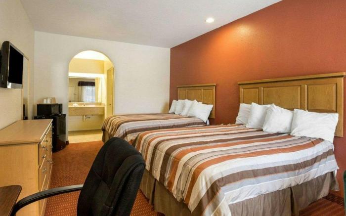 Scottish Inn & Suites - IAH Airport