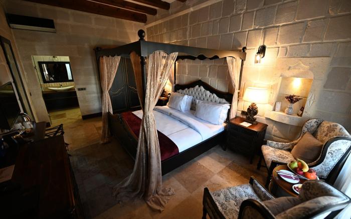 Seraphim Cave Hotel