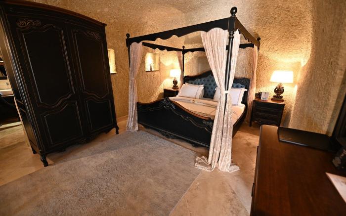 Seraphim Cave Hotel
