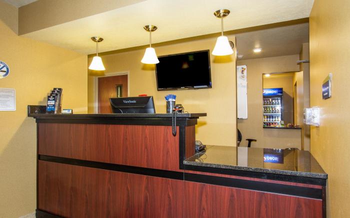 Cobblestone Inn & Suites - Corry