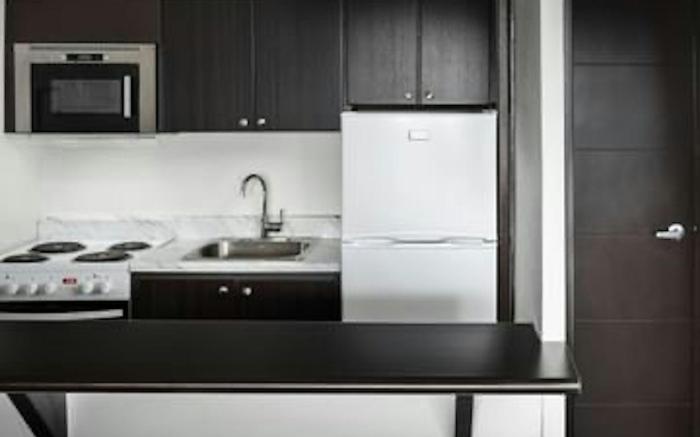 Ottawa Embassy Hotel & Suites