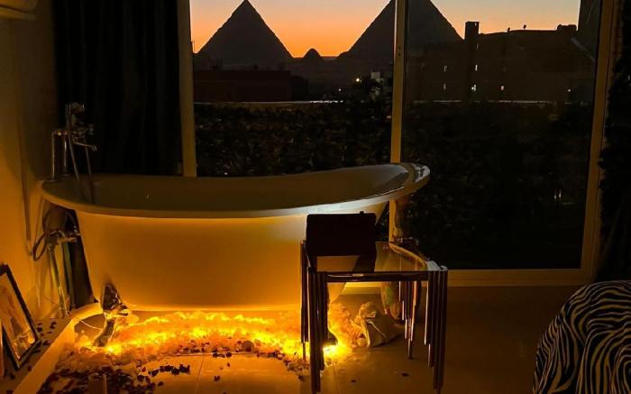Pharaoh jacuzzi 