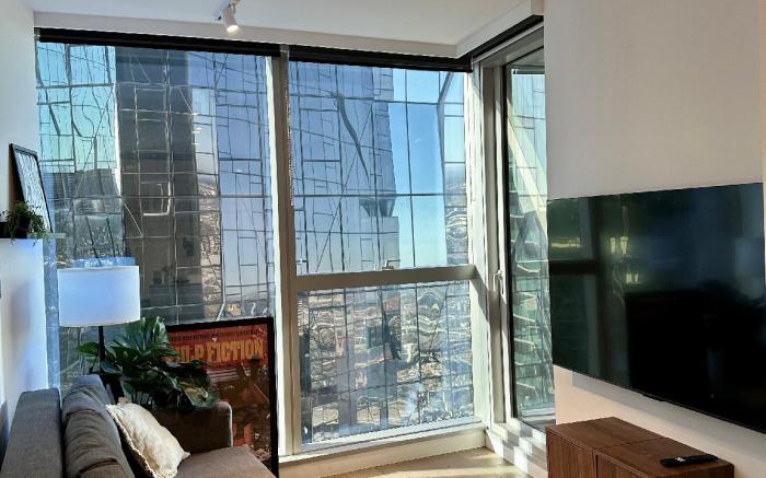 A Comfy Apt Next to Southern Cross