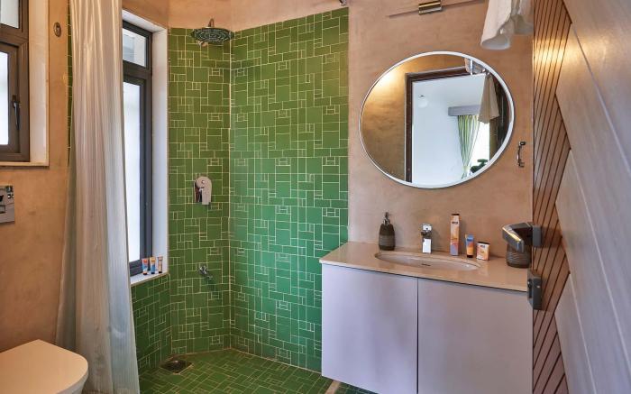 StayVista's Amoda Villa - Near Venna Lake, Amidst Farmland with Jacuzzi and Indoor Activities