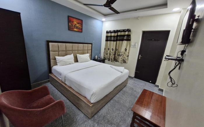 Redstone Hotel-Near US Consulate