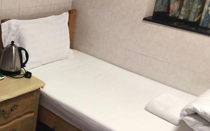 Famous Guest House 