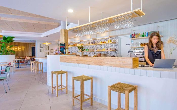 greet hotel Salon de Provence