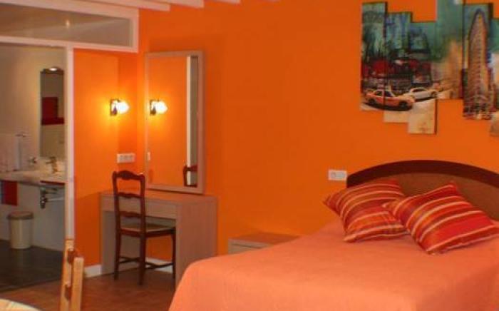 Logis Hotel & Restaurant Aux Tauzins