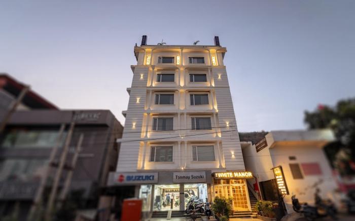 Tripli Hotels White Manor