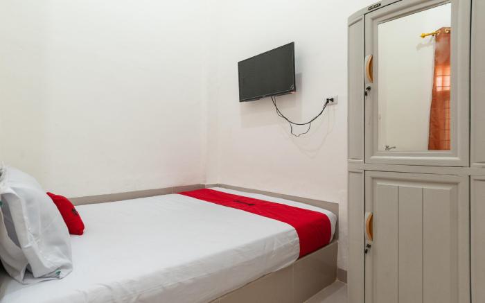 RedDoorz near UISU teladan Medan