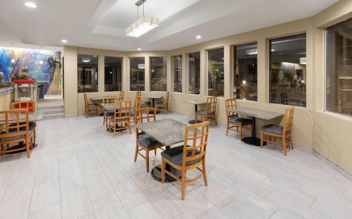 Endeavor Inn & Suites, Trademark Collection by Wyndham