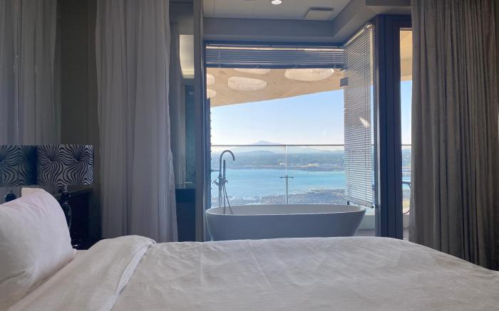 LazyLoong Seongsan Ilchulbong Branch Beautiful Ocean View 40 Pyeong Deluxe Ocean View 4