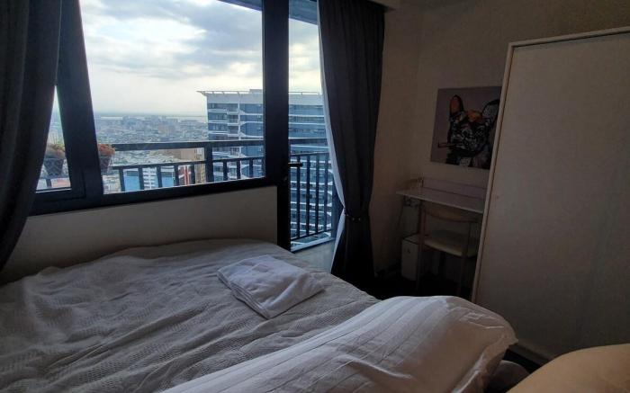 Modern 1br Condo w/ Balcony Near Airport & Sky Way