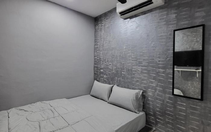 Fella Homestay Bandar Baru Uda Queen Bed 8