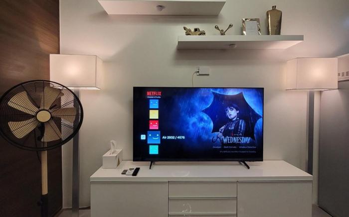 Modern 1br Condo w/ Balcony near Airport & Sky Way