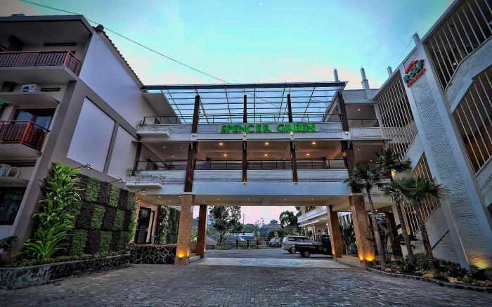 SPENCER GREEN HOTEL