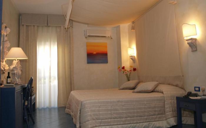 Apulia Hotel Baia Dei Faraglioni