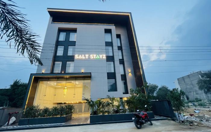Saltstayz Select - Golf Course Road & Sector 57